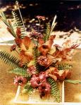 Гладиолусы — наиболее распространенные цветы в композициях тех лет. 1986