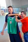 Подарок от первого тренера Дмитрия Стужука — первая футболка, в которой Андрей Воронцевич тренировался еще в детстве