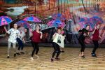 Репетиция танца с зонтиками
