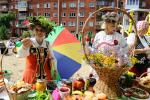 Гостей праздника  встречают садоводы Советского округа