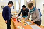 Тайваньские художники проводят мастер-класс для гостей выставки