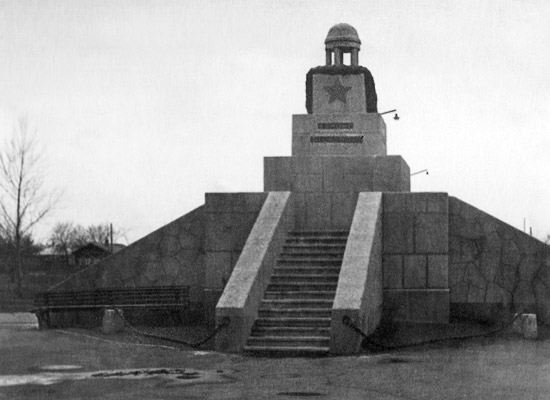 Памятник жертвам Куломзинского восстания против диктатуры Колчака в Омске