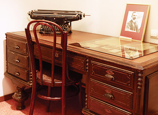 Фрагмент экспозиции «Писатели-омичи». Уголок писателя Ф.А. Березовского
