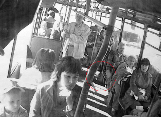 Салон троллейбуса во время следования по маршруту: кадр системы видеонаблюдения