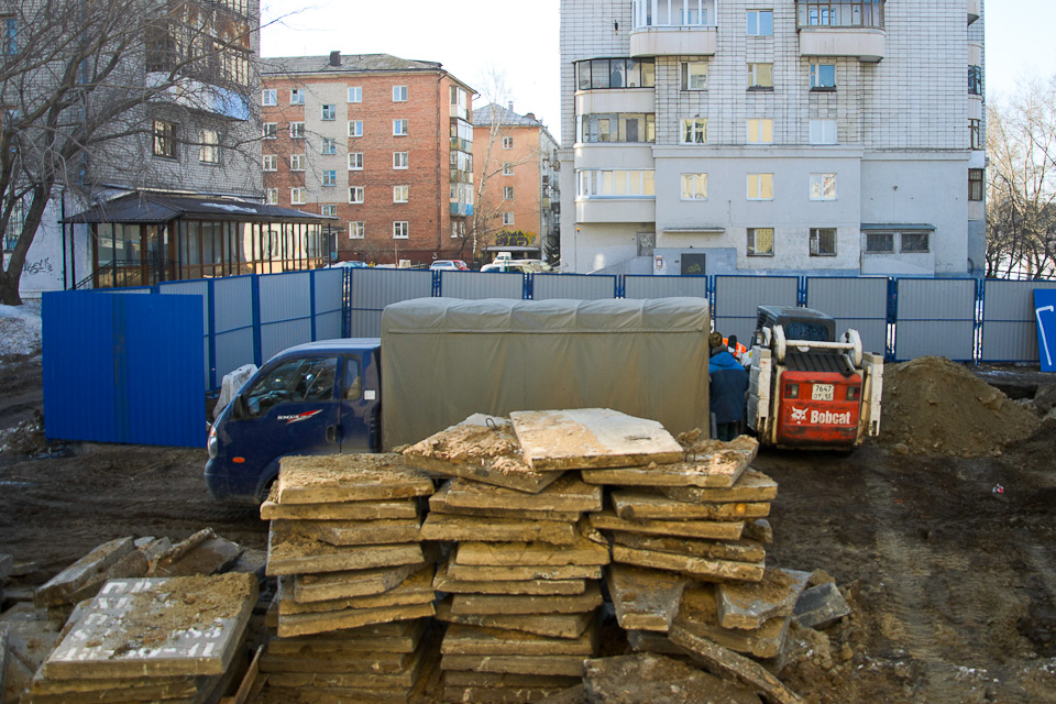 Строительные работы на ул. Валиханова