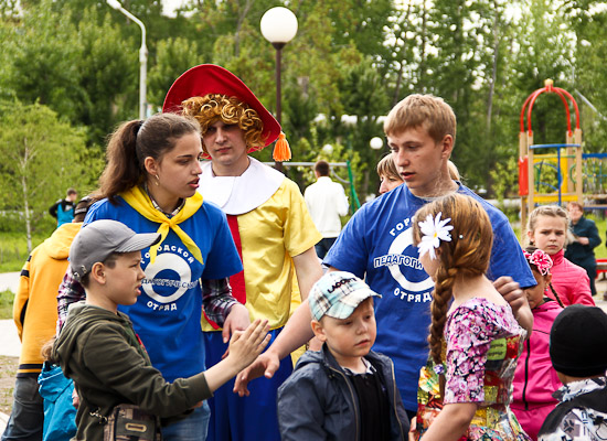 Открытие детской площадки на Космическом проспекте