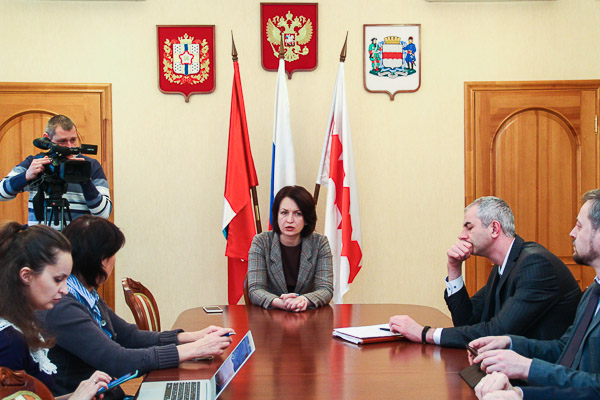 Рабочая встреча мэра Омска Оксаны Фадиной с директором Спецавтохозяйства Валерией Бегма