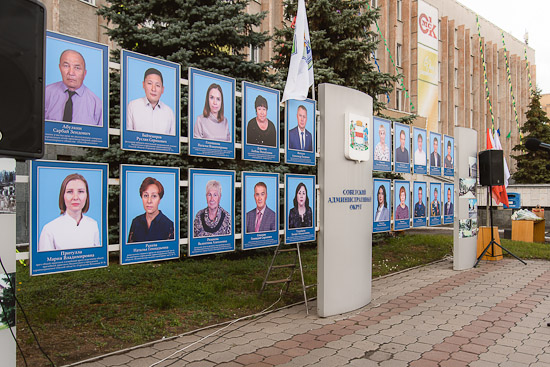  На Доске Почета Советского округа — особо отличившиеся работники предприятий и учреждений, а также активные общественники 