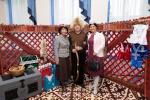 Фотозона для гостей стилизована под убранство казахской юрты