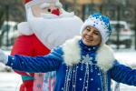 Снегурочка встречает организованную группу учеников 84-й гимназии