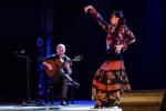Танцовщица меняет наряды, чтобы показать все грани андалузского искусства