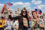 Многие участники акции пришли с флагами России — преемницы СССР