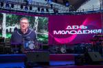 В перерыве горожане увидели видеопоздравление губернатора Александра Буркова