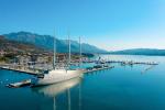 Porto Montenegro是亚得里亚海第一大游艇码头，拥有豪华的度假村和发达的基础设施。它位于市中心，过去那里是海军维修技术学院