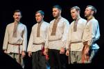 Следом москвичи исполняют протяжную мужскую песню