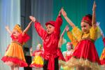 Малыши осваивают основные элементы народного танца