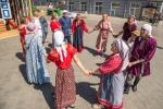 А круговой танец — это мини-репетиция к июньским Большим сибирским хороводам