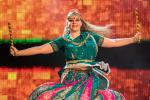 Индийский танец с палочками Dhol Baaje — зажигательный, скоростной и сложный