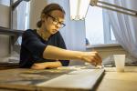 Мария Смольникова завершает реставрацию эскиза: буквально финальные штрихи