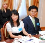 Корейскую делегацию города Чинчжу возглавлял вице-мэр Жо Кихо (справа)