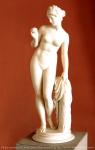 Unbekannter Bildhauer. Von Original des B. Torwaldsens. Venus mit dem Apfel. XIX. Jahrhundert. Marmor