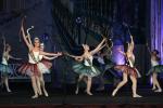 «Танец с луками» из балета «Дочь фараона» исполняют учащиеся детской школы искусств № 3 (преподаватель Елена Калашникова)