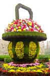 Для оформления китайского фестиваля флористики используются идеи, схожие с омскими