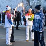 Передача огня от факела факелу — волнующий и торжественный момент