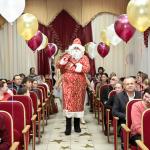 Дед Мороз специально пришёл поздравить юных художников с наступающим праздником