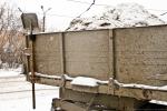 За один рейс грузовик с прицепом вывозит 8 кубометров снега