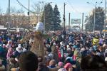 В парке культуры и отдыха имени 30-летия ВЛКСМ народу собралось видимо-невидимо