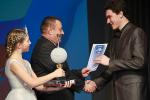 Награды победителям вручает первый заместитель директора департамента культуры городской администрации Владимир Демченко