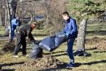 Уборка мусора и прошлогодней листвы