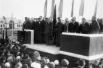 Вручение переходящего Красного знамени Государственного комитета обороны заводу № 166 в 1944 году. Митинг