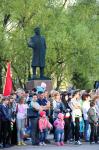 На концерт омичи собрались у памятника Сергею Кирову