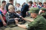 Военные позволили каждому на миг почувствовать себя солдатом и взять в руки настоящее оружие