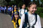 Хоровод — символ единства многонационального государства — возглавили дети в национальных костюмах