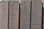 На новом мемориале выбиты имена тех, кто фактически оставил свою жизнь на поле боя, умерев от ран в госпиталях военного Омска