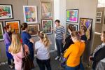 Выставку изучают студенты института искусств ОмГПУ