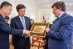 Обмен представительскими подарками: частица Омска уедет в Китай