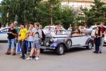 Среди встречающих — омский клуб «Ретромобиль»
