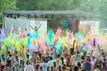 Ярким событием стал фестиваль красок