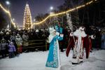 Дед Мороз и Снегурочка приглашают в новогодний хоровод