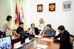 Момент подписания Соглашения о сотрудничестве между администрацией Омска и правительством Маньчжурии