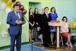 Выпускников поздравляет мэр Вячеслав Двораковский