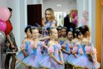 Юные балерины готовятся к показательным выступлениям