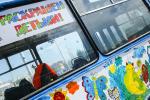 Троллейбус раскрашен юными омичами