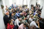 Верующие прибывают послушать муфтия Нафигуллу Аширова
