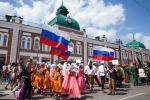 Шествие на улице Ленина: разнообразие под единым флагом