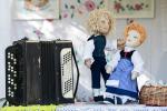 В народных костюмах — не только люди, но и куклы